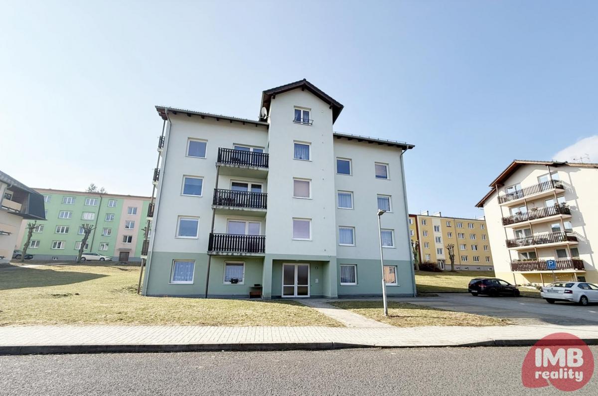 Prodej bytu 3+1 s balkonem v Nové Roli