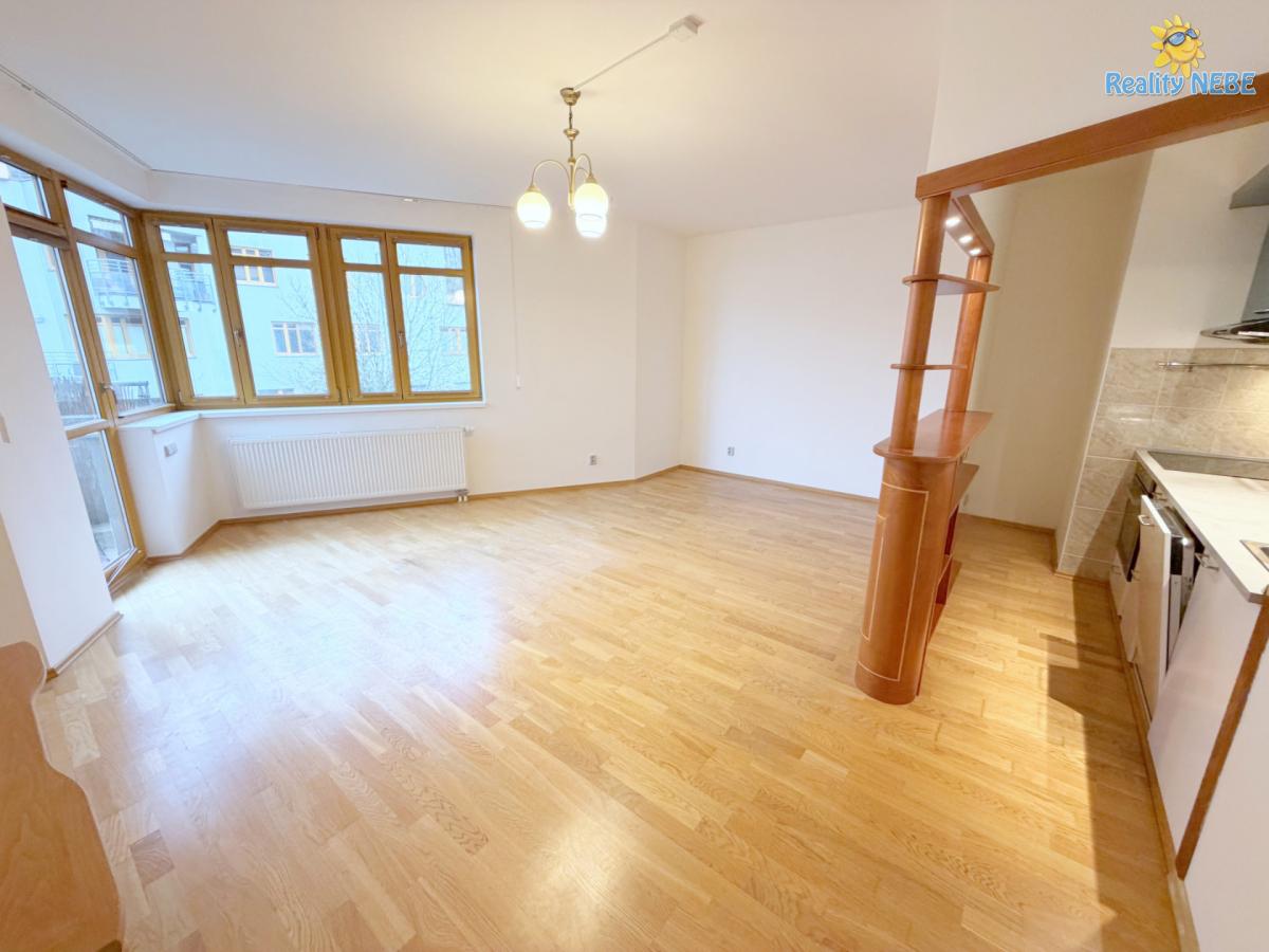 Pronájem bytu 2+kk, 58m2 s terasou, parkovacím stáním, zahrada, Praha 5 Košíře