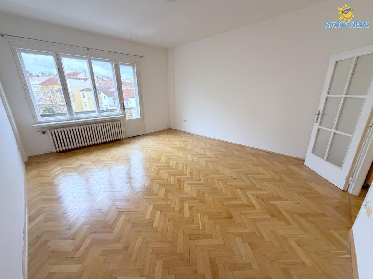 Pronájem bytu 1+kk 34m2 balkon Praha Nuselská