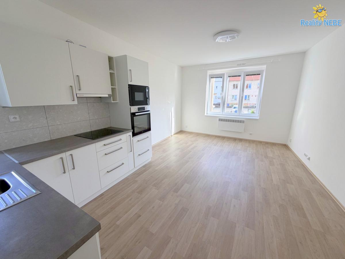 Pronájem bytu 2+kk 47m Hadovitá Praha 4 Michle