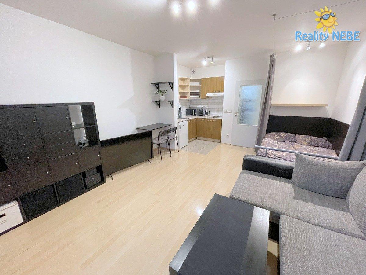 Pronájem bytu 1+kk 33m2 balkon Elektrárenská Praha