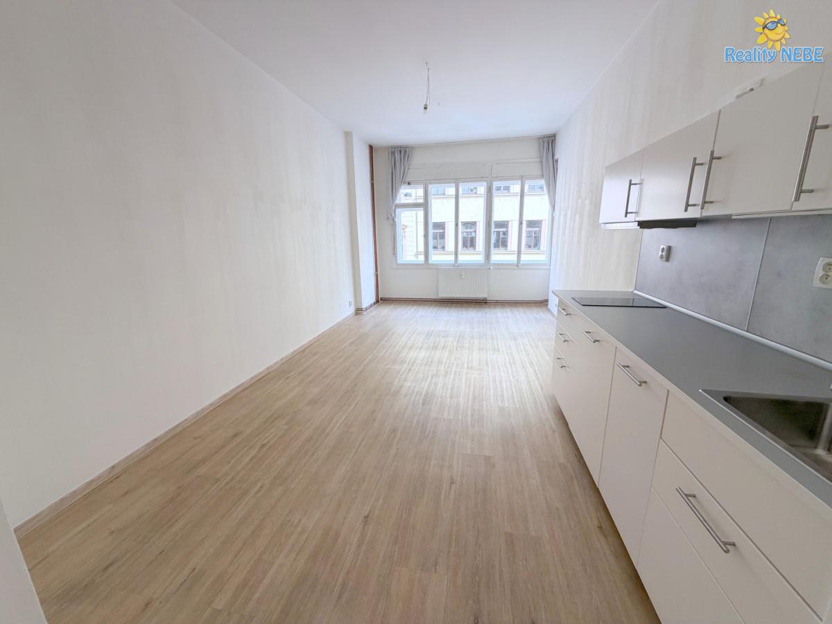 Pronájem bytu 1+kk  32m2 Štěpánská Praha 1