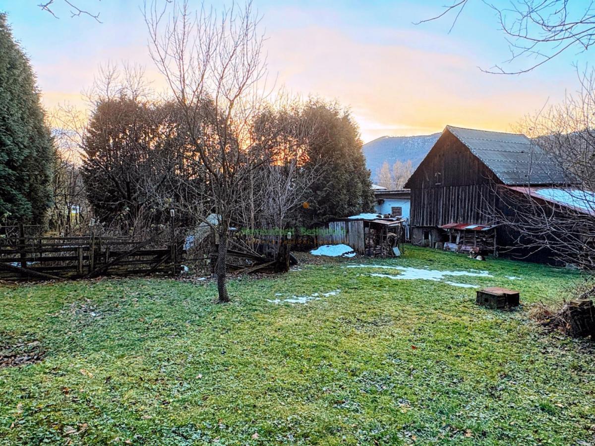 Budova bez č.p.  v  Trojanovicích