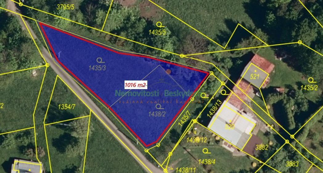 Pozemek 1016 m2 nad statkem.