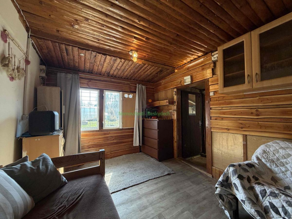 Zahradní chatka s pozemkem.