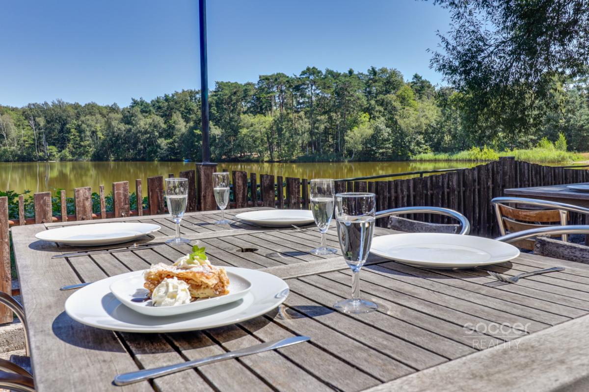 Lovecký hotel Jivák – perla svatojiřských lesů u rybníka Jívák