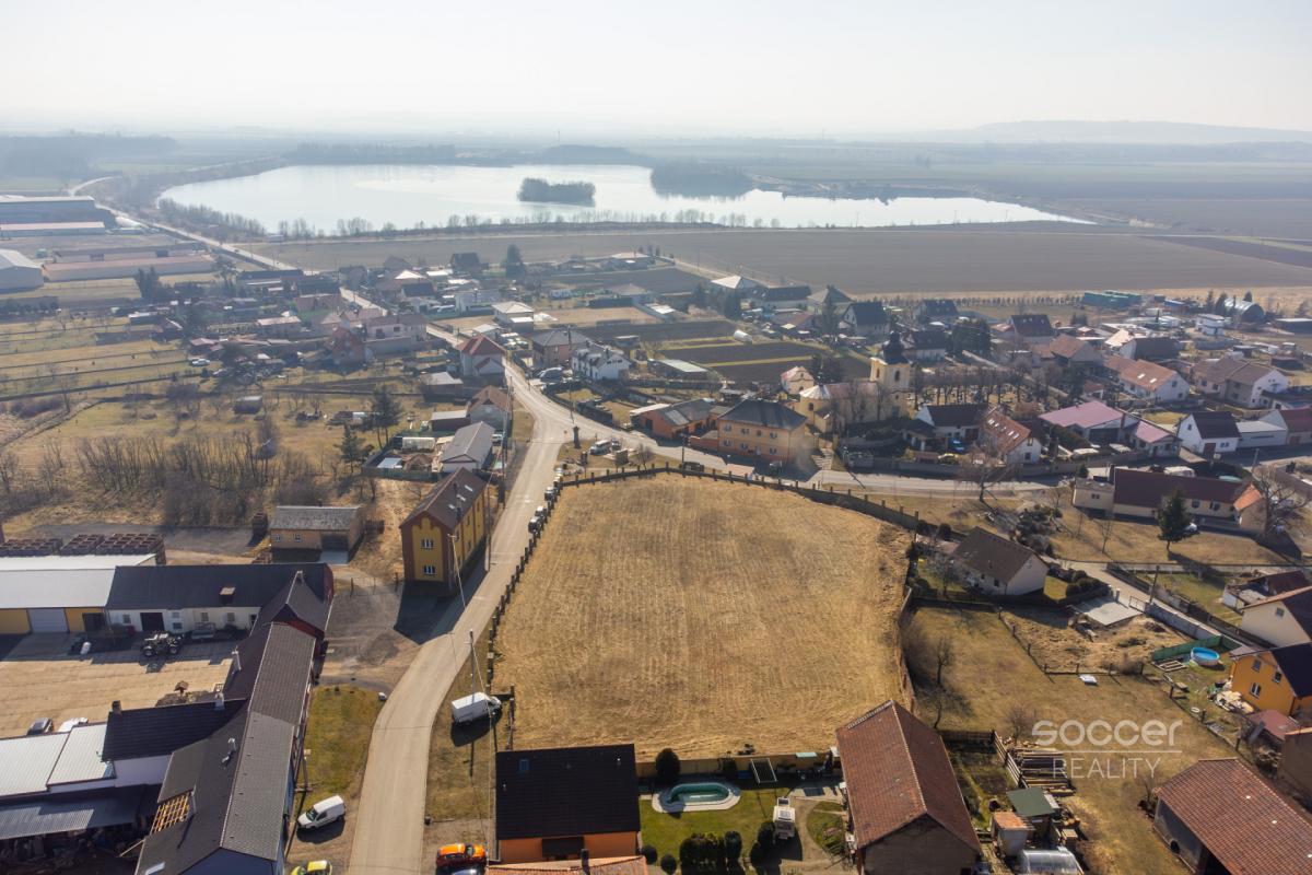 Prodej pozemků o celkové výměře 4625 m2, Zálezlice.