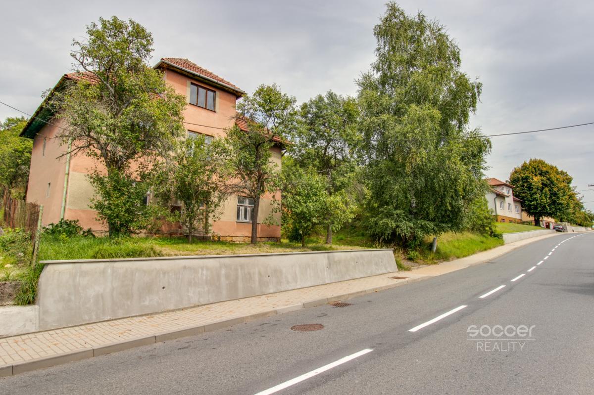 Prodej rodinného domu s velkým stavebním pozemkem - Sehradice, okres Zlín.