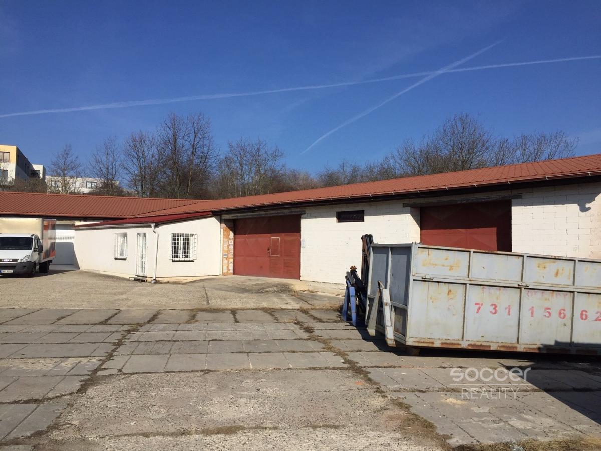 Pronájem skladovacího prostoru 85 m2, ulice Kamýcká, Praha 6 - Suchdol.