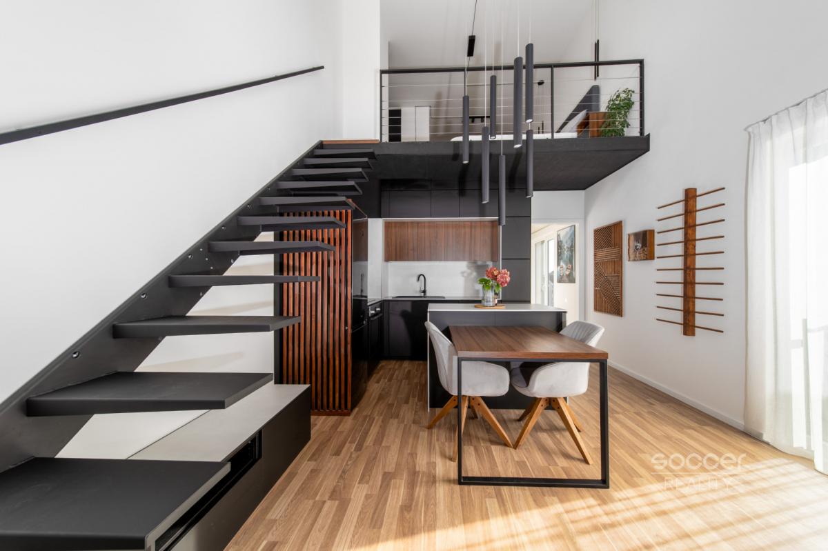 Prodej loftového bytu 1+kk s balkonem a možným sklepem a GS – Bydlení na Krejcárku, Praha 9.