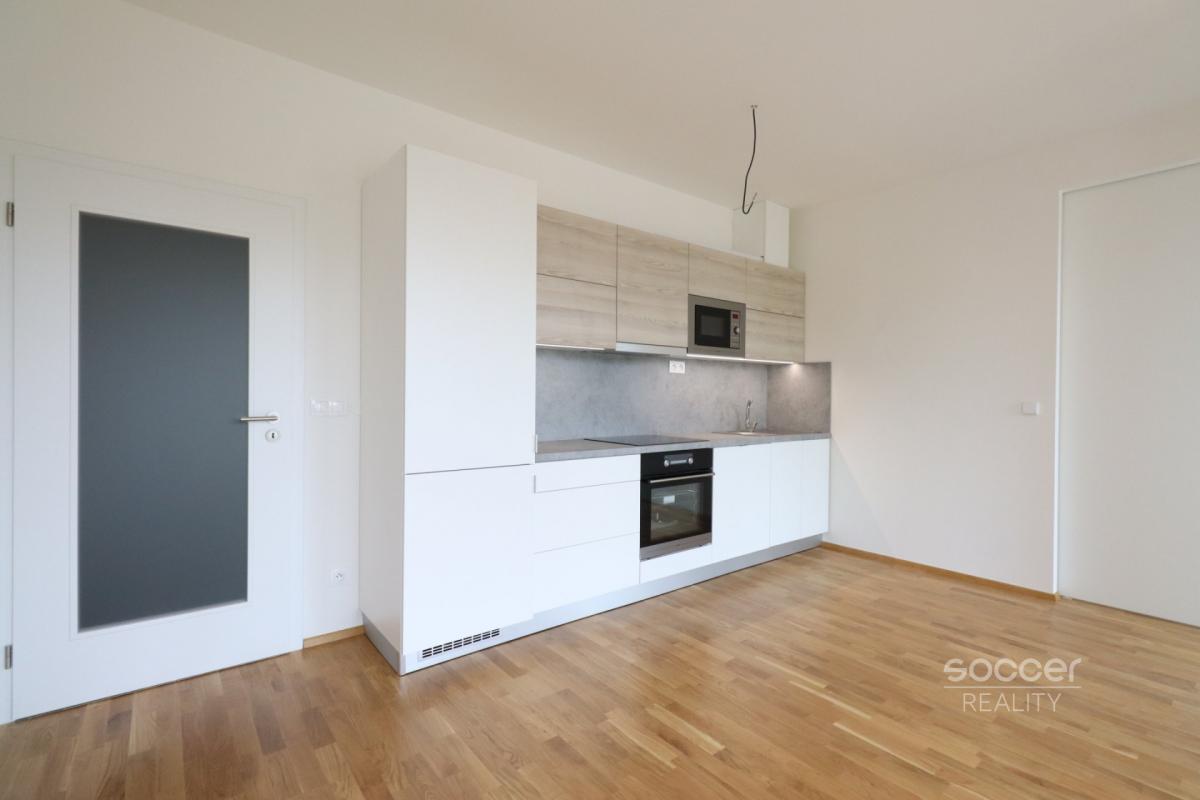 Pronájem bytu 2+kk/B, 46 m2 + 5 m2 balkon, ulice Breitfeldova, Praha 8 – Karlín.