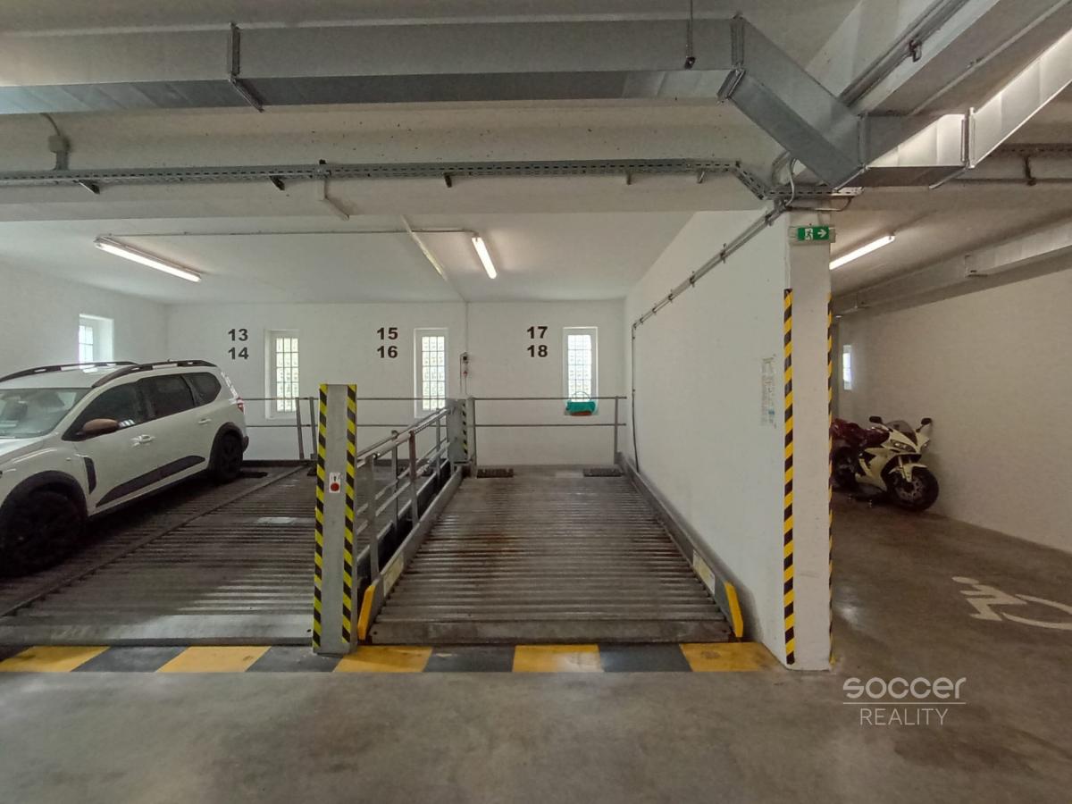 Prodej garážového stání v ulici Přeštická, Praha - Hostivař. 