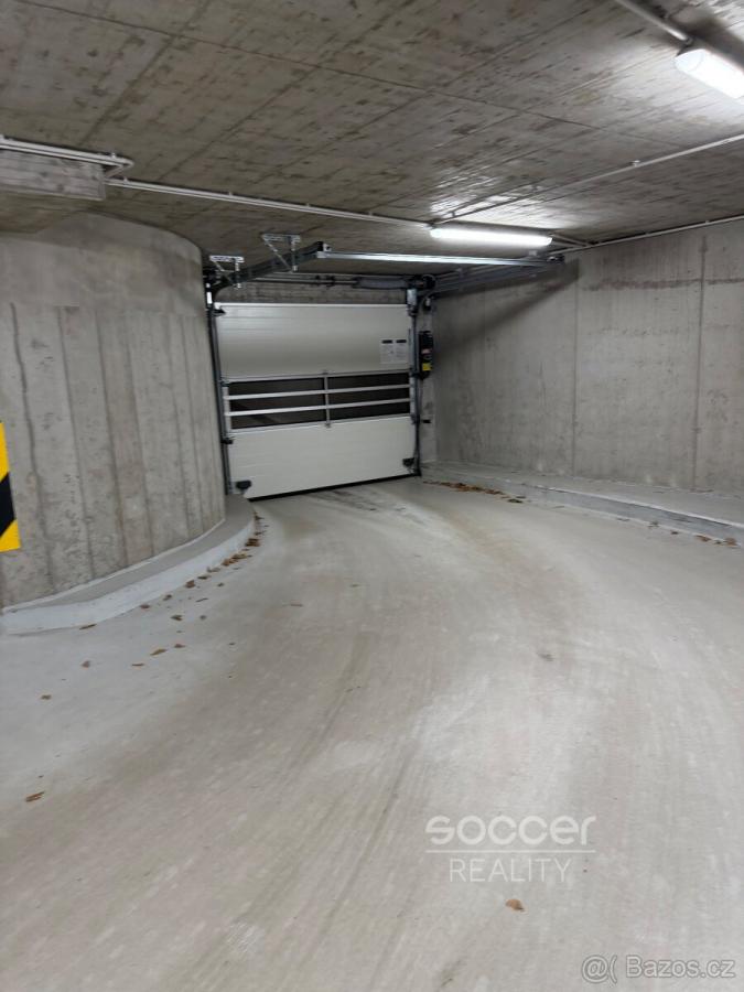 Pronájem garážového stání – Praha 9, Hloubětín, ul. Poděbradská.