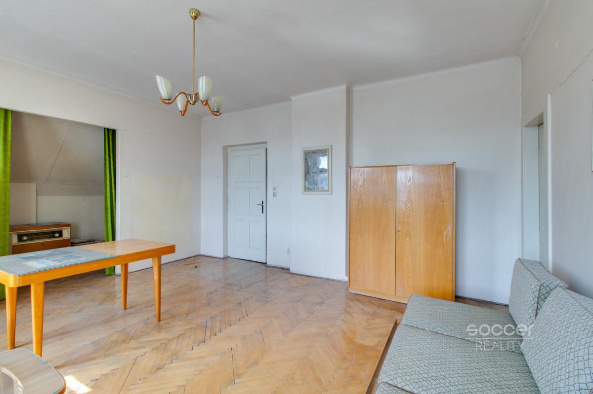 Pronájem staršího rodinného domu 4+1, ul. Dobšická, Praha – Horní Počernice.