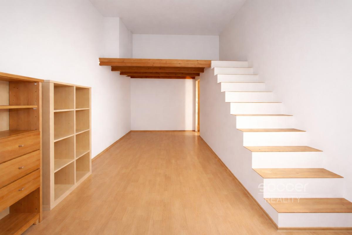 Pronájem bytu 2+kk, 40 m2, Praha 5 - Smíchov, ul. Grafická.