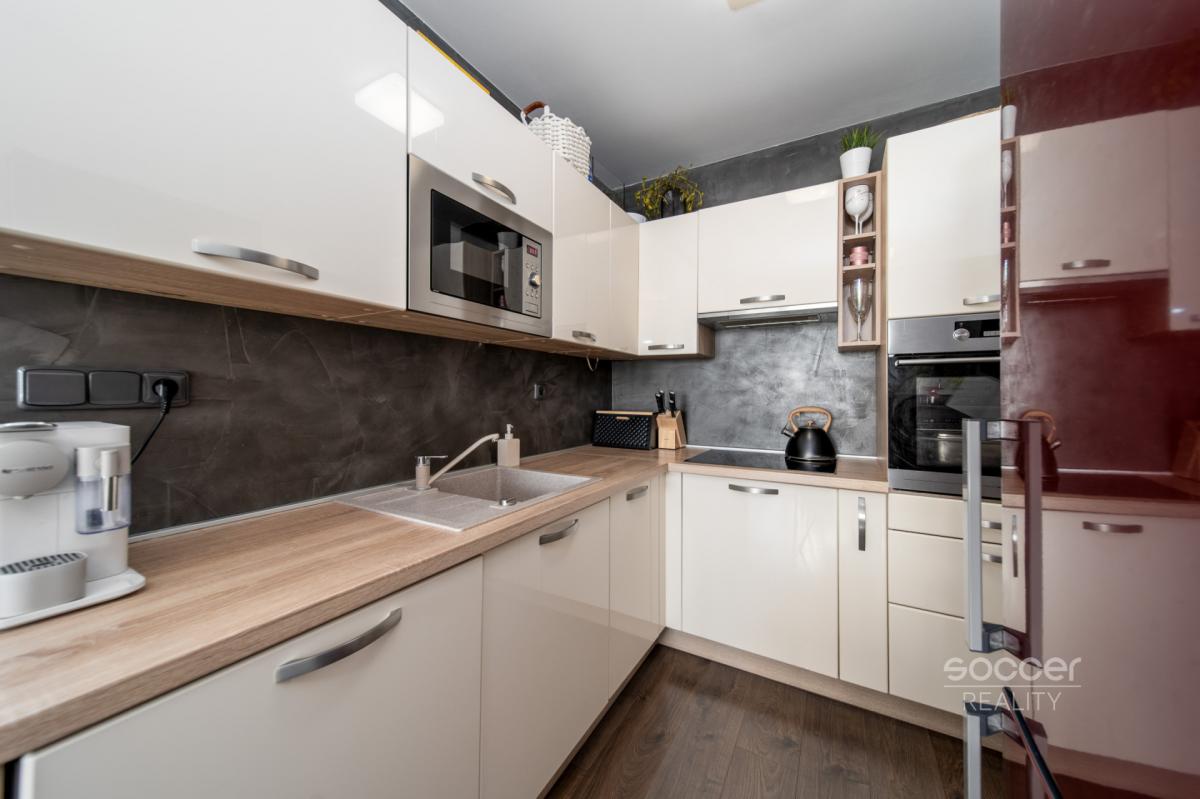 Prodej hezkého bytu 2kk, 42,97 m² se sklepní kójí, ul. Pavlišovská, Praha 20 – Horní Počernice