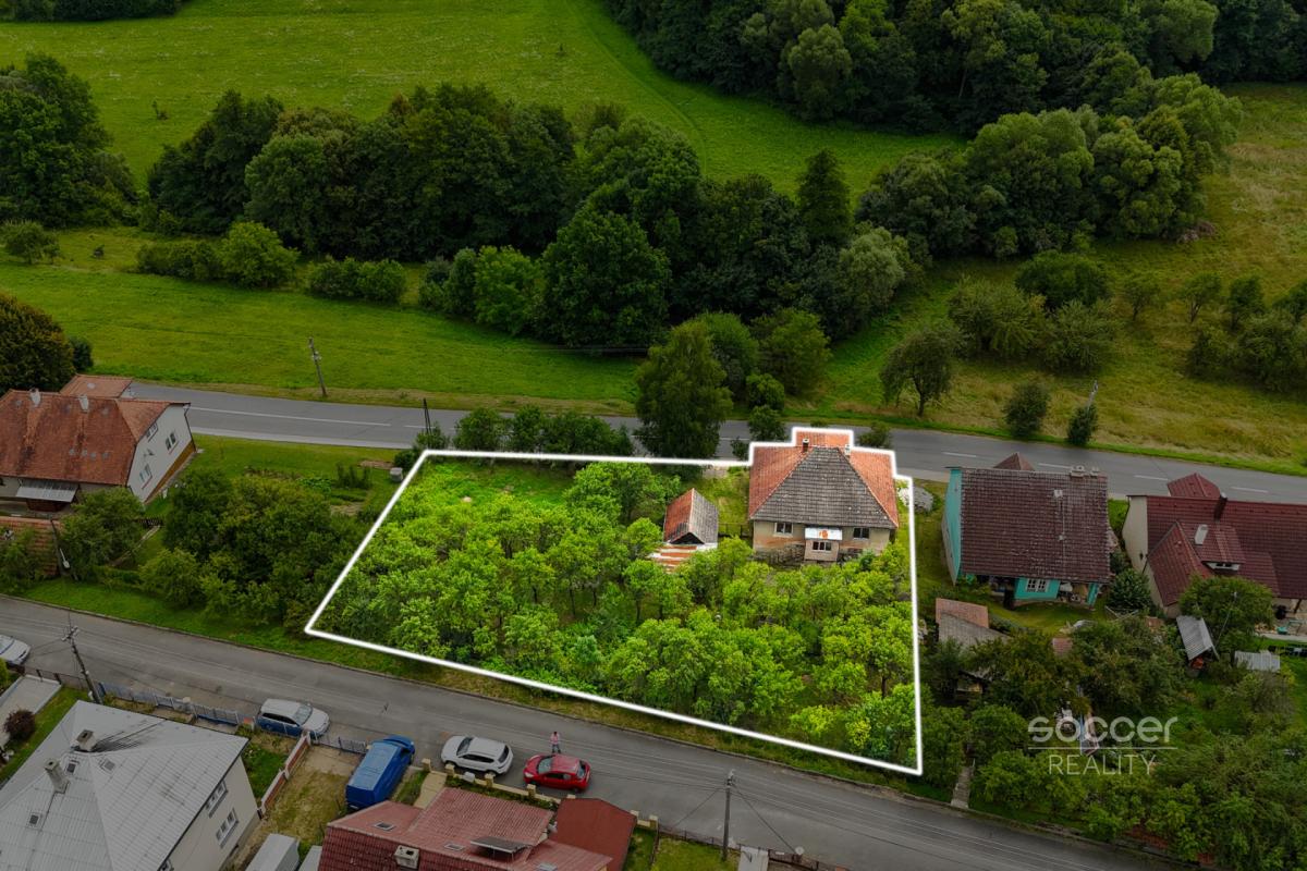 Prodej stavebního pozemku s rodinným domem k rekonstrukci – Sehradice, okres Zlín.