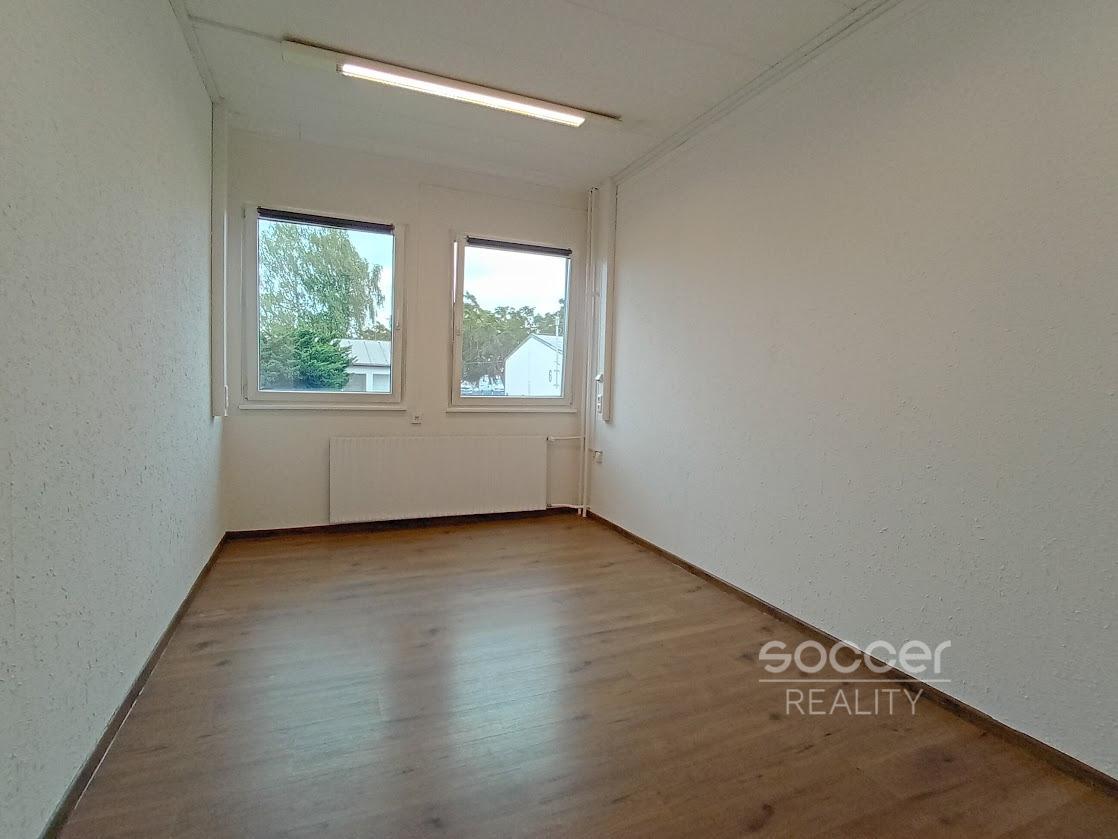 Pronájem nově zrekonstruované kanceláře, 14 m2, Praha 10 - Dolní Měcholupy, Ke Kablu