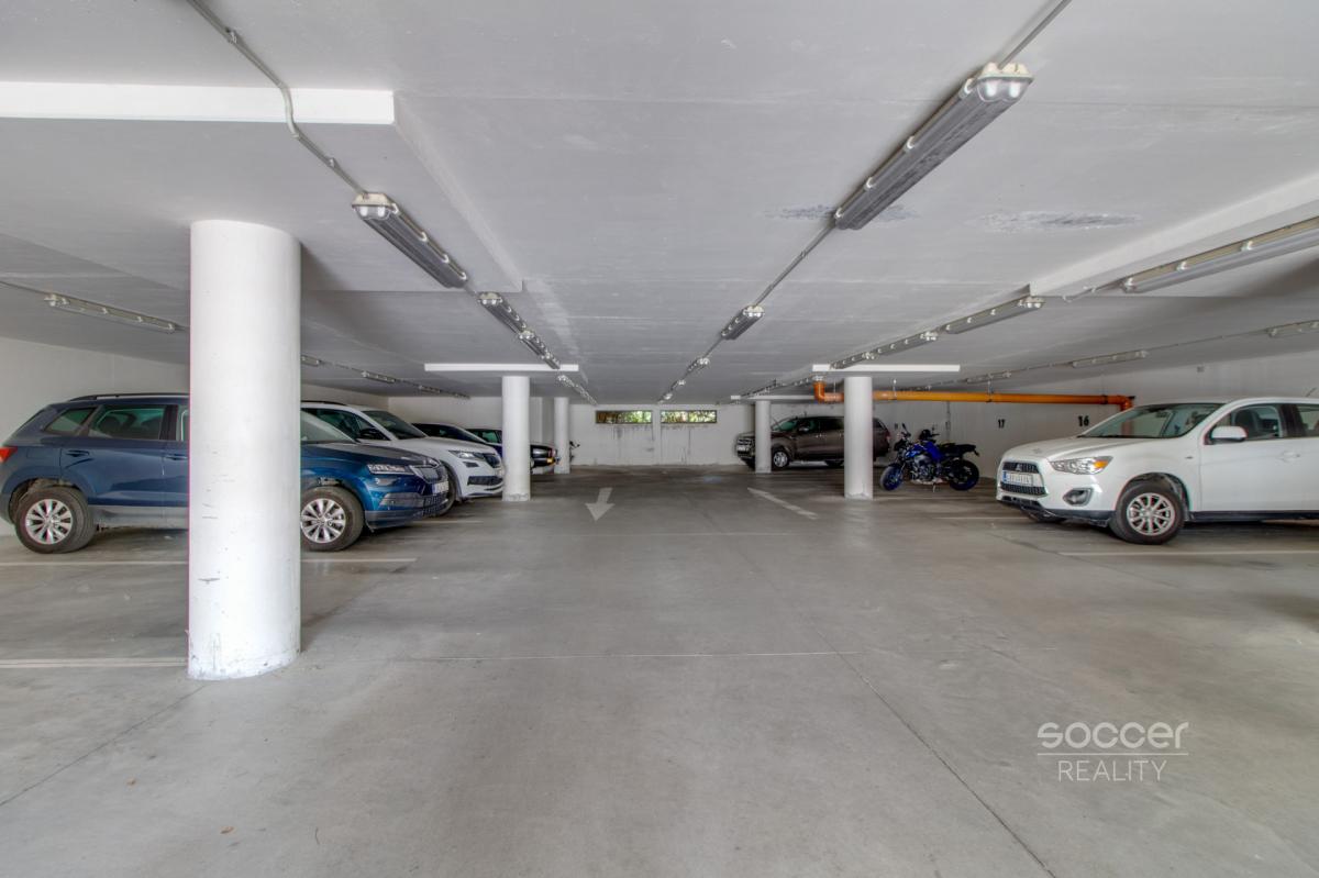 Pronájem garážového stání, 15 m², ul. Stará náves, Praha 9 – Letňany.