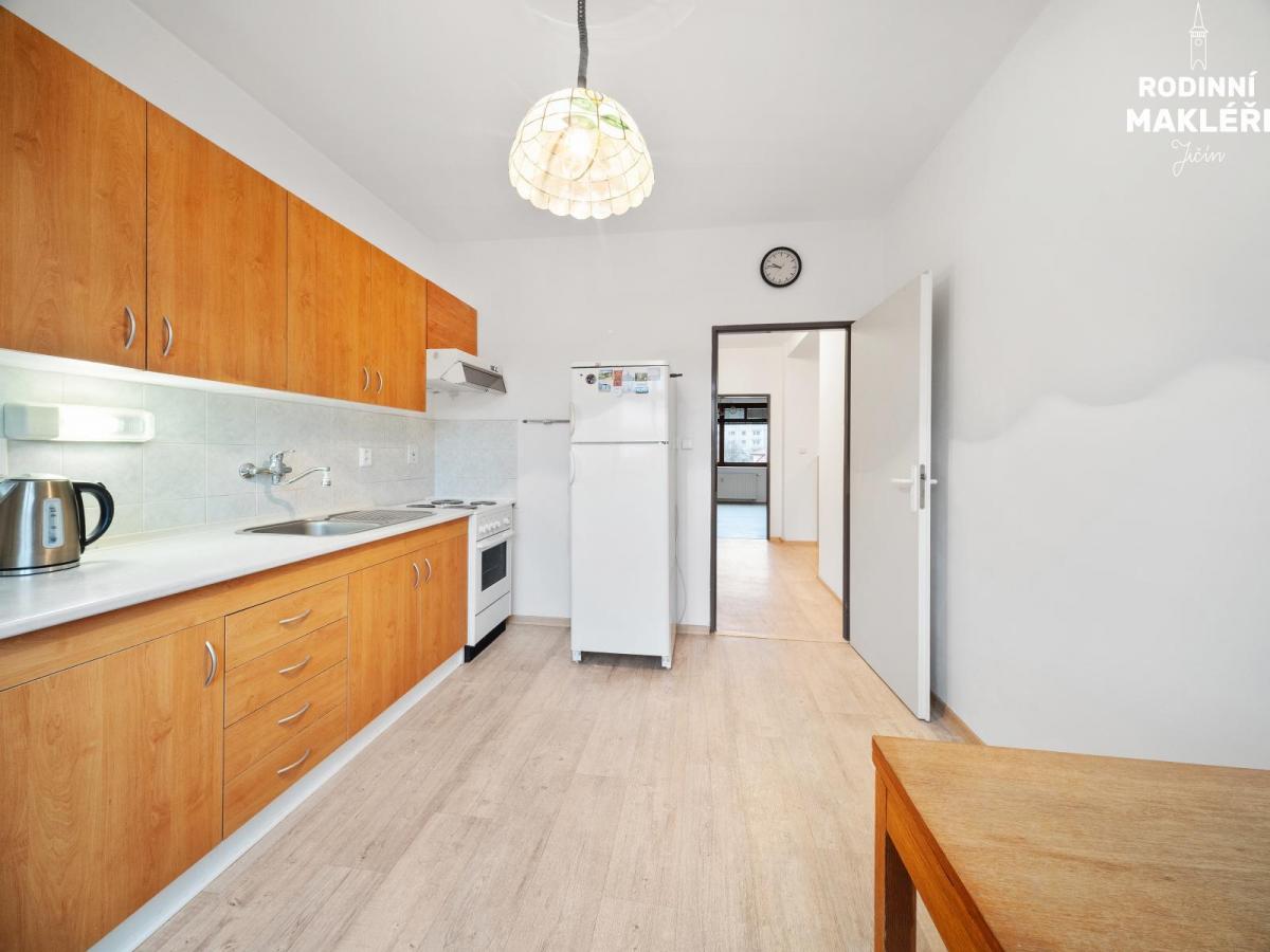 Pronájem prostorného bytu 2+1, Ruská 572, Jičín