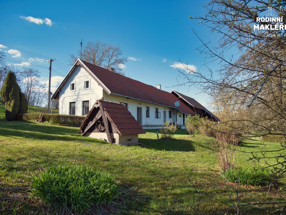 Chalupa u rybníka se stodolou a velkou zahradou, Údrnice, okr. Jičín