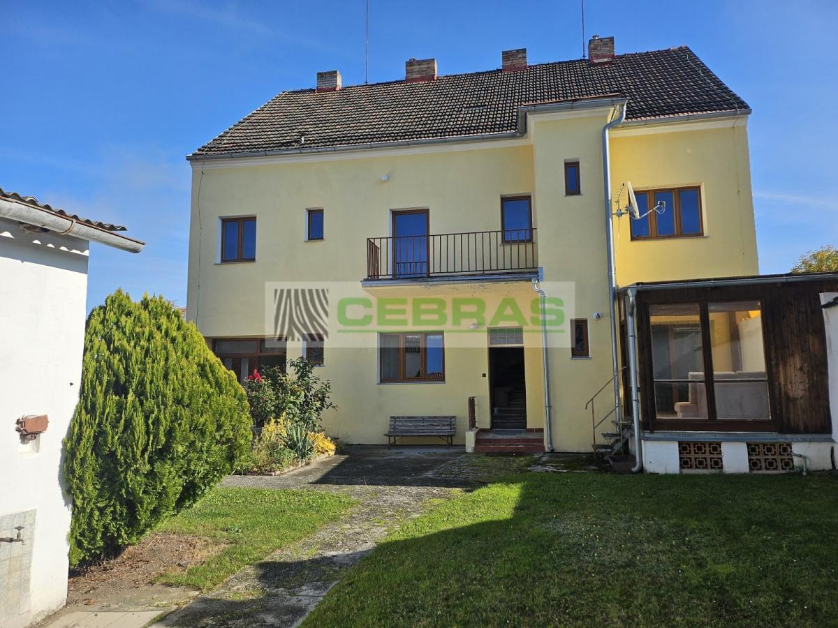 Zadní část domu a zimní zahrada