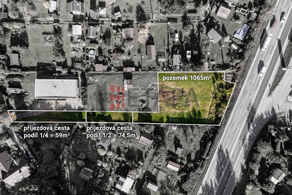 pozemek a příjezdové cesty