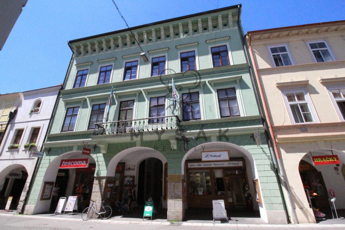 Obchodní prostor v pasáži mezi Krajinskou a Českou ulicí