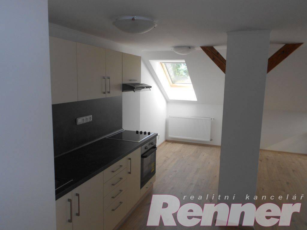 Pronájem, byt 2+1, 66m2, 3.patro, podkrovní byt, po rekonstrukci, Ústí  nad Labem - Centrum