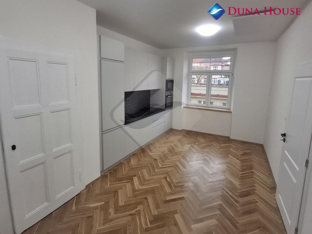 Prodej bytu 2+kk 52 m², Praha - Holešovice