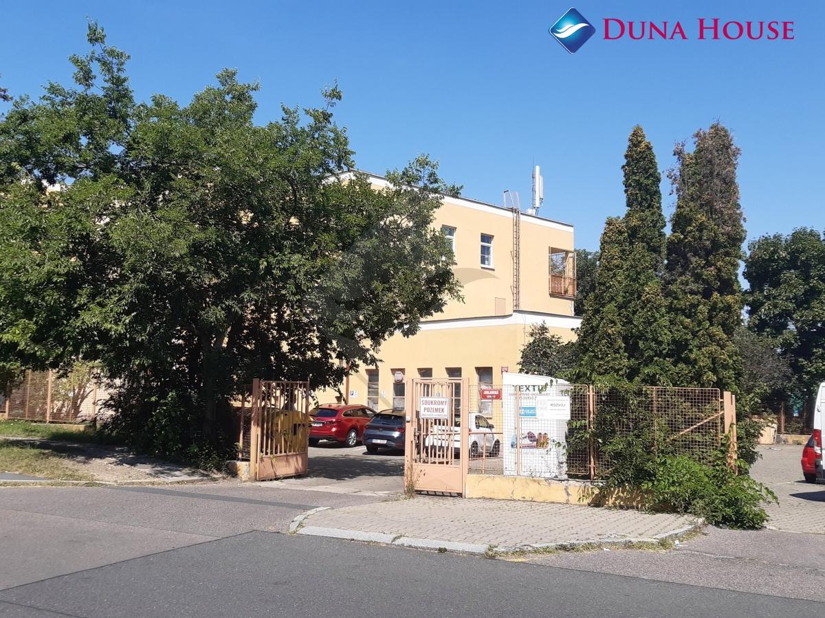 Prodej garážového stání, Praha 4 - Michle.