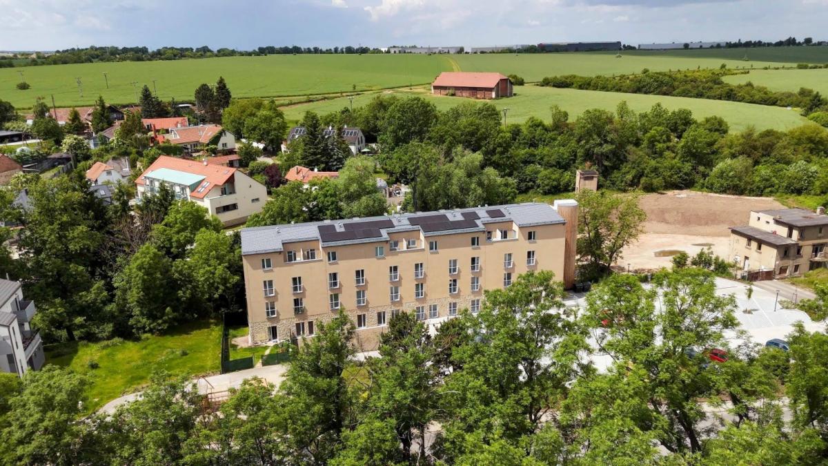 Tuchoměřice Budova Dron.jpg