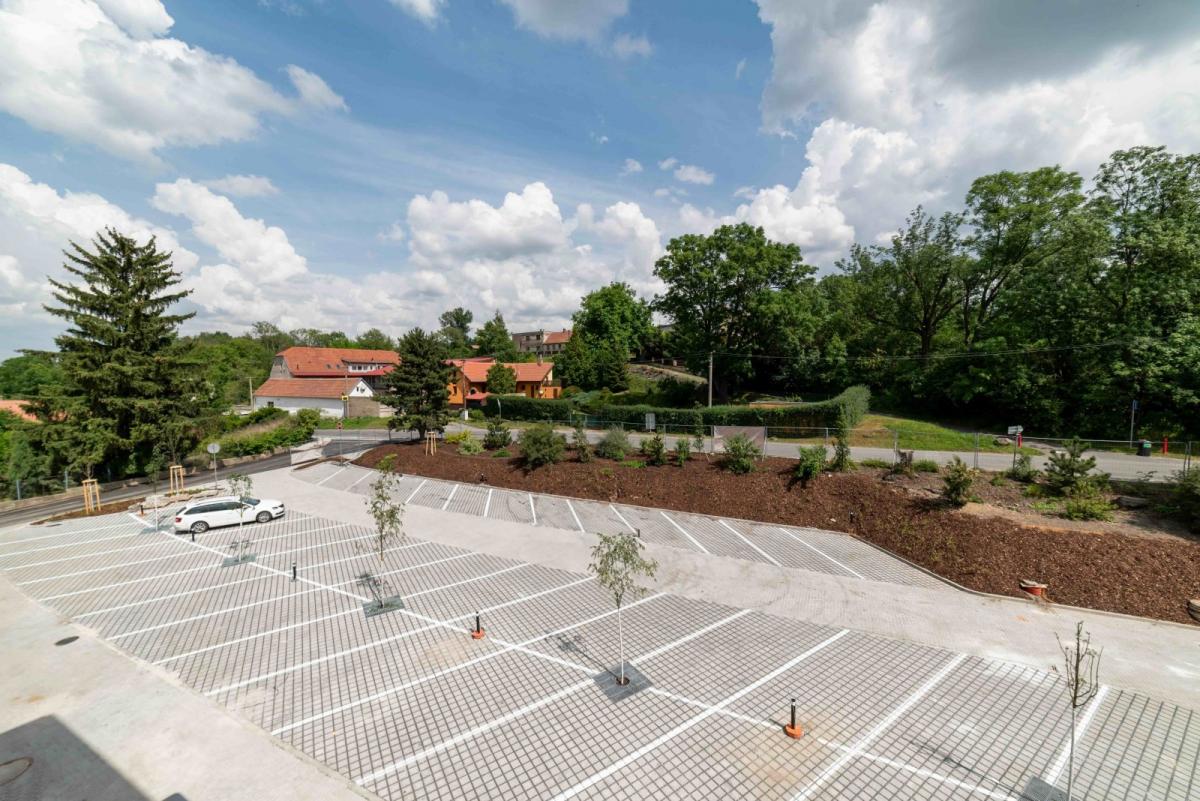 Tuchoměřice - parking na prodej u letiště GARTAL.jpg