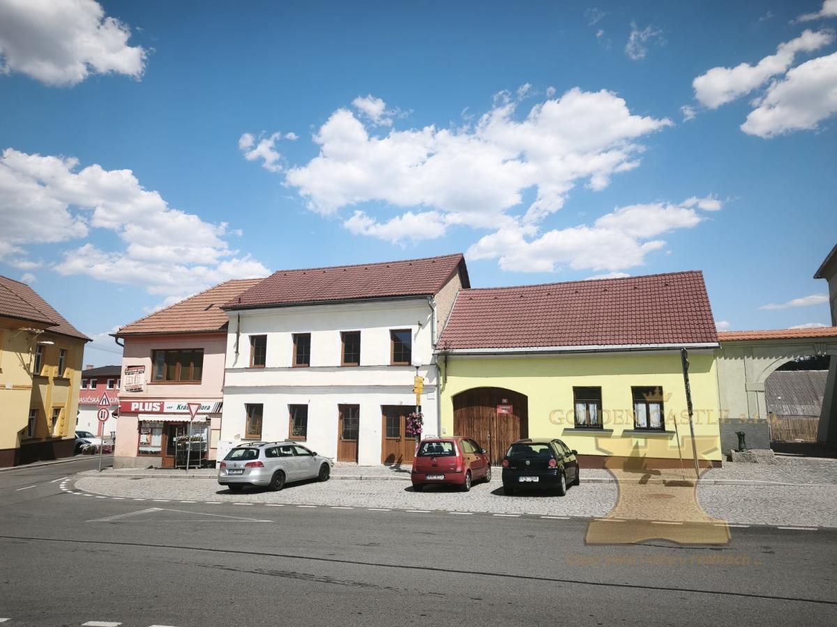 1 prodej domu naměstí.jpg