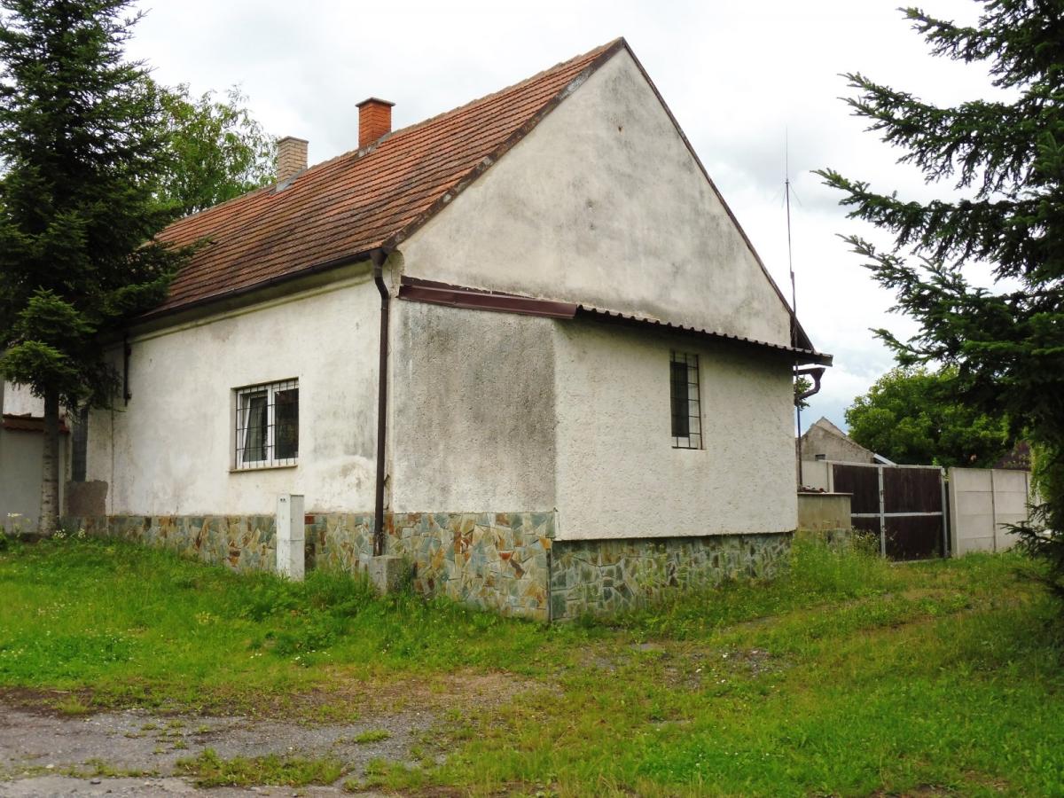 dům - pohled z ulice