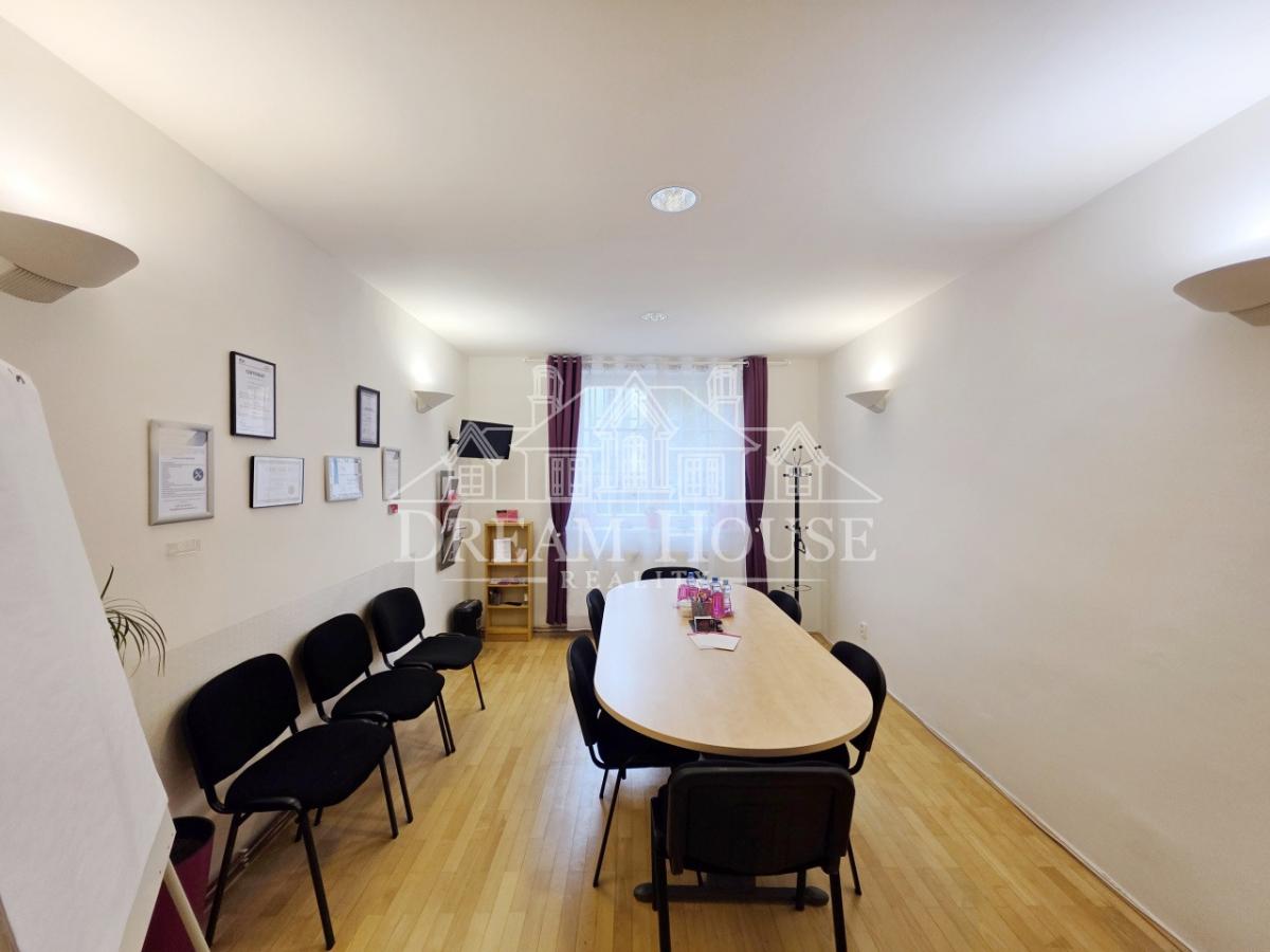 Pronájem kancelářských prostor, 107m2, Praha 3 - Žižkov, nezařízené, 3 místnosti, soc. zázemí