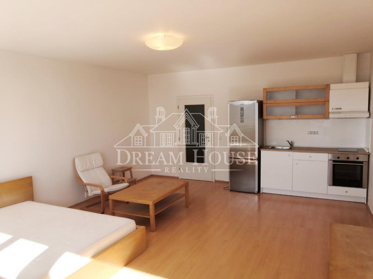 Pronájem slunného bytu 1+kk/B, 45m2, Praha 5 - Stodůlky, metro Hůrka, zařízeno