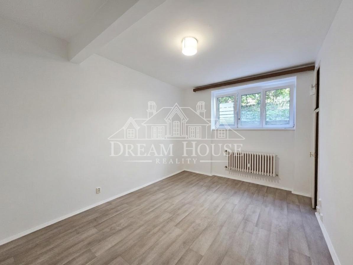 Pronájem bytu 1+kk, 34 m2, Praha 10 - Vršovice