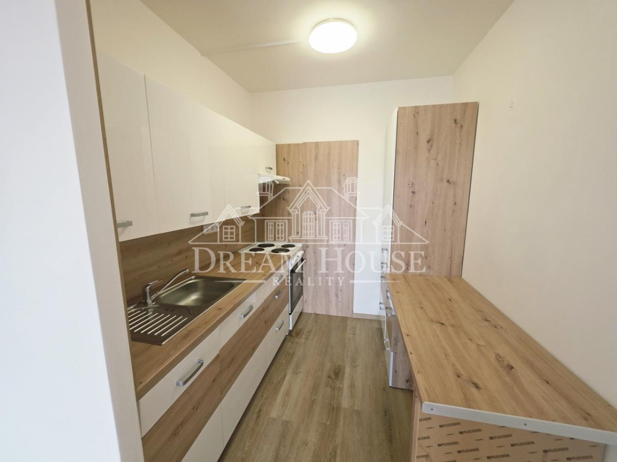 Pronájem bytu 2+kk, 45 m2, Beroun-Město, nezařízený, sklepní kóje, po rekonstrukci