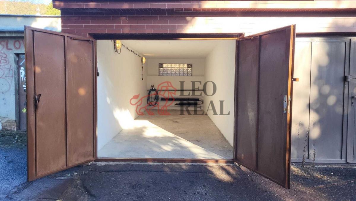 garáž cestička 4.jpg