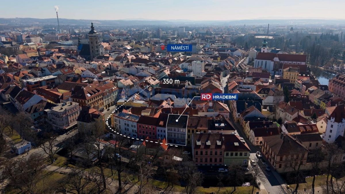 Prodej krásného měšťanského řadového domu v centru města České Budějovice, Hradební ulice