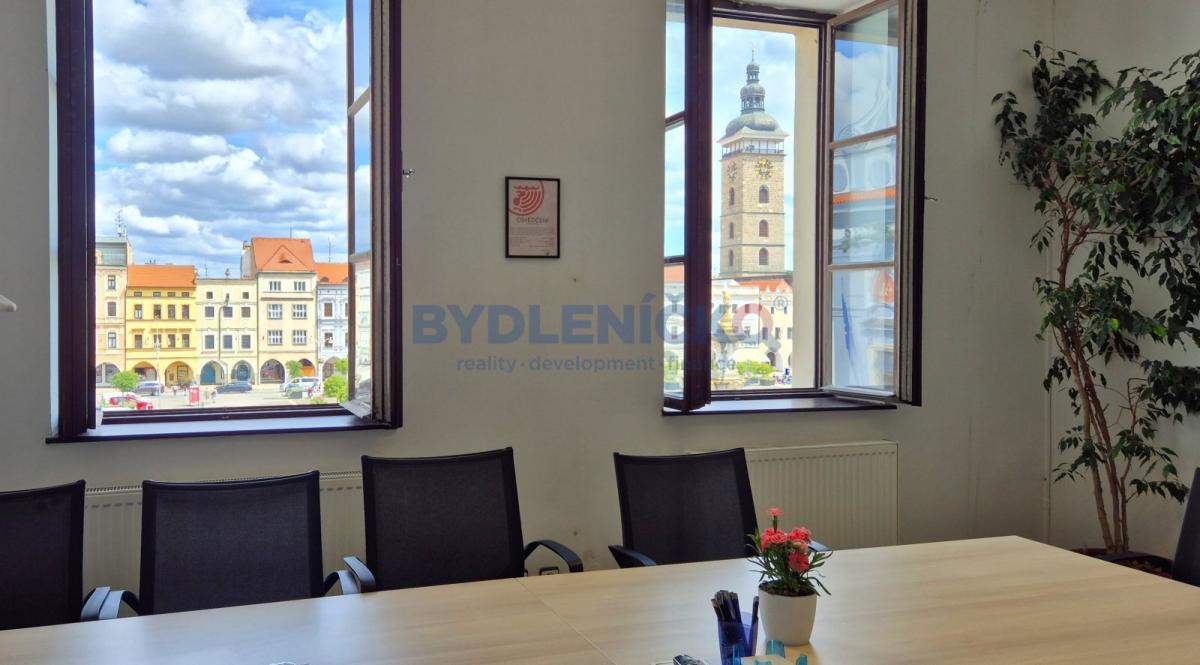 Pronájem kanceláře 39 m2 s krásným výhledem na nám. Přemysla Otakara II., České Budějovice