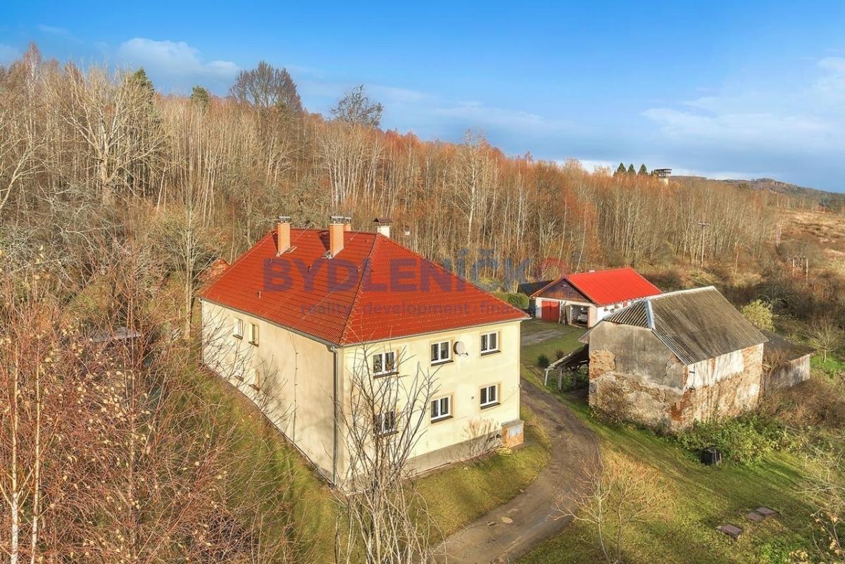 Prodej domu o 3 bytových jednotkách, pozemky 4 806 m2, Třebovice, okres Prachatice