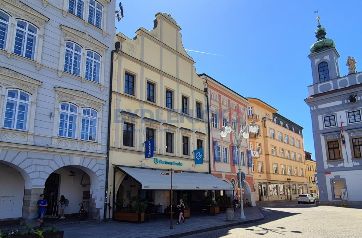Pronájem komerčních prostor 90 m2, nám. Přemysla Otakara II., ČB - budova