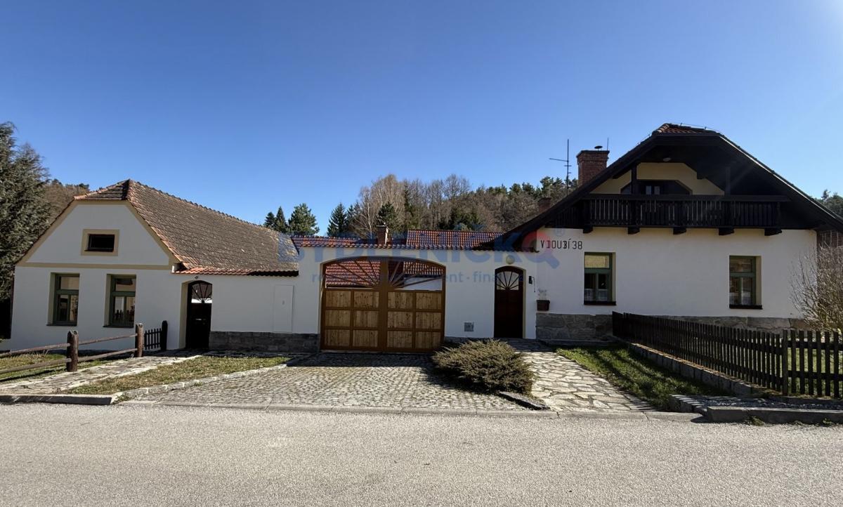 Pronájem statku (bývalého penzionu) se třemi samostatnými apartmány, Dobrkovská Lhotka, obec Slavče