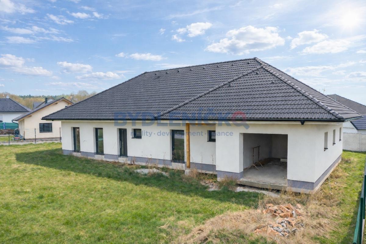 Prodej rozestavěného RD 5+kk, 193 m2, pozemek 996 m2, obec Kamenná, okres České Budějovice