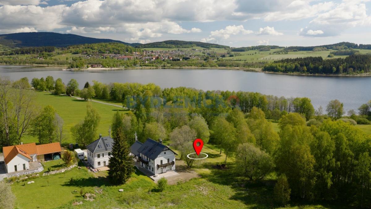 Prodej stavebního pozemku u Lipenské nádrže o výměře 1 523 m², Bližší Lhota, Horní Planá