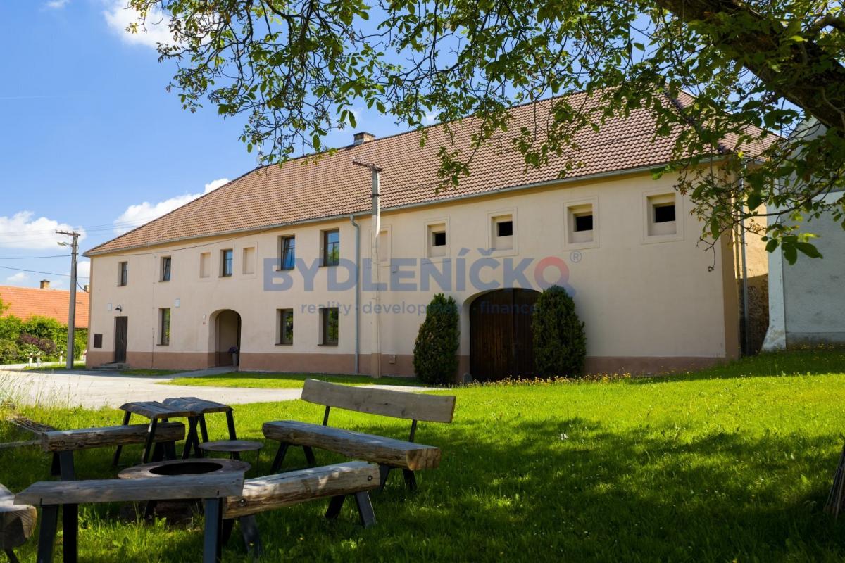 Prodej rozlehlé venkovské usedlosti 474 m2, se zahradou 1 404 m2, Kosov, okr. České Budějovice