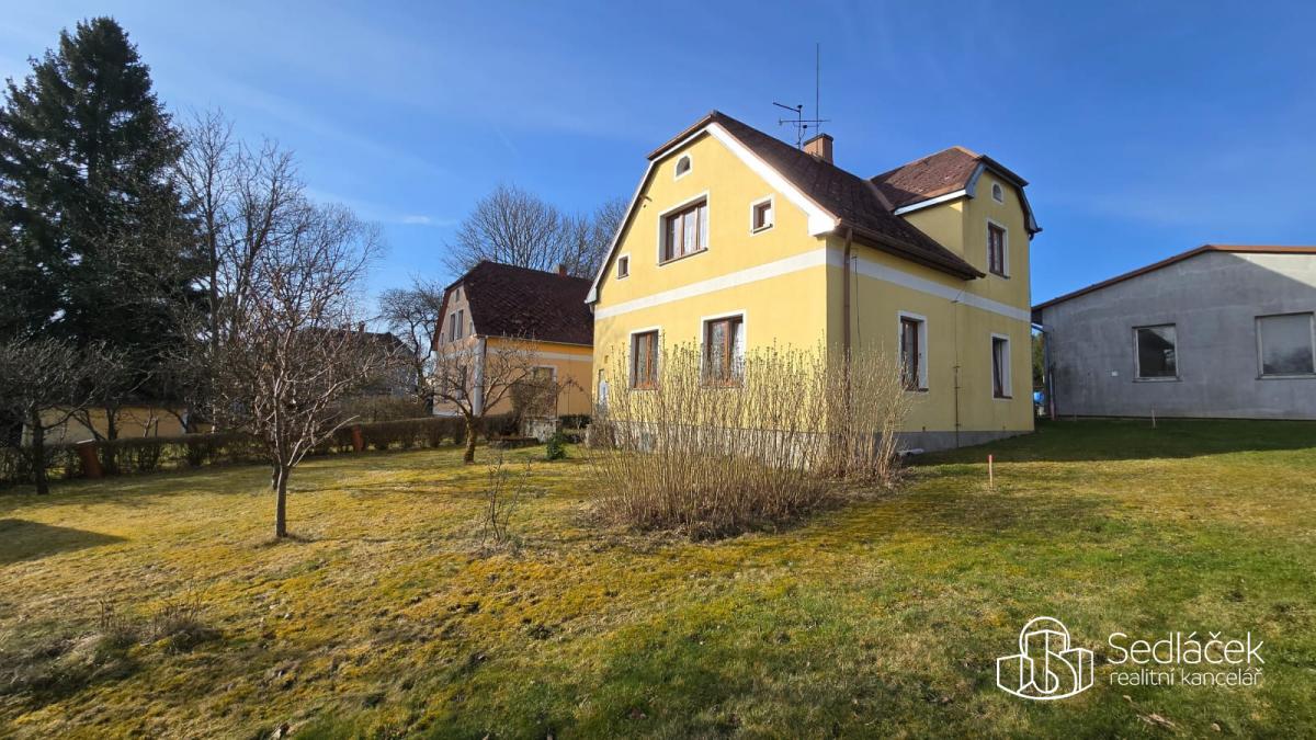 Dům s možností širšího využití a zahradou – Krásné u Tří Seker