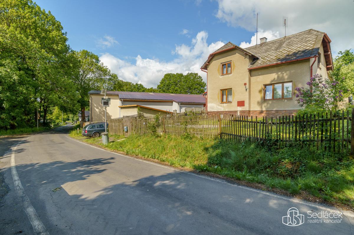 RD 3+1  v Horním Částkově, Habartov  se zahradou 944m2 a samostatnou garáží.